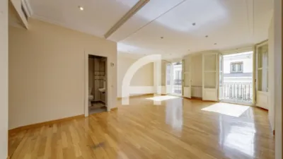 Apartment in Salamanca District photo 17