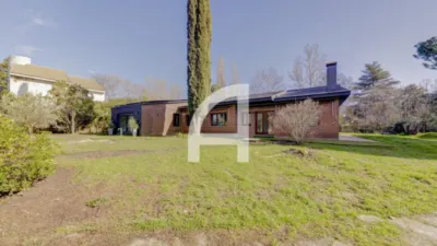 Chalet in Villafranca del Castillo photo 53