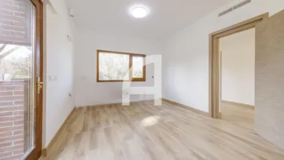 Chalet in Villafranca del Castillo photo 15
