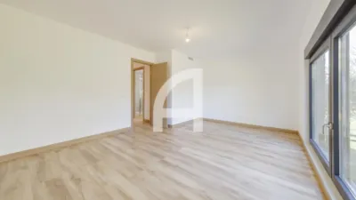 Chalet in Villafranca del Castillo photo 33