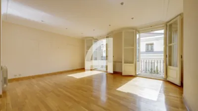 Apartment in Salamanca District photo 3
