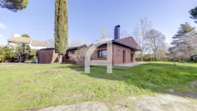 Chalet in Villafranca del Castillo photo 55