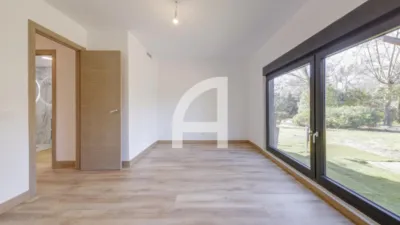 Chalet in Villafranca del Castillo photo 34