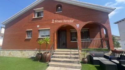 Chalet on Carrer de la Tardor photo 2