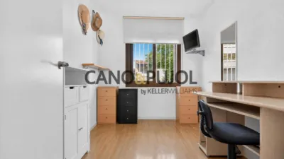 Apartment on Carrer del Consell de Cent photo 35