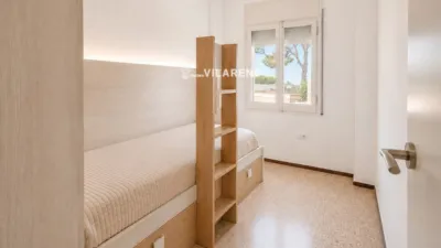 Semi-detached house on Carrer de Xile photo 25