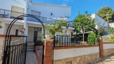 Semi-detached house on Carrer de Xile photo 32