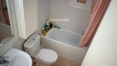 Apartment on Mare de Deu de Montserrat Street photo 39