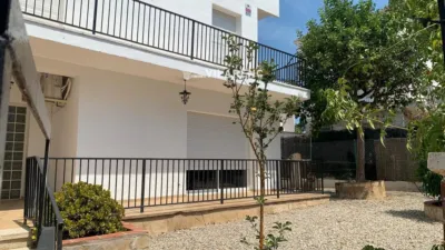 Semi-detached house on Carrer de Xile photo 4