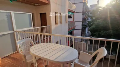 Apartment on Mare de Deu de Montserrat Street photo 14