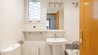 Apartment on Passeig de Lormont photo 9