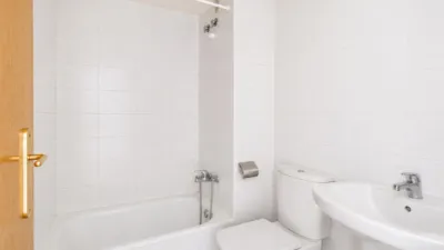 Apartment on Passeig de Lormont photo 17