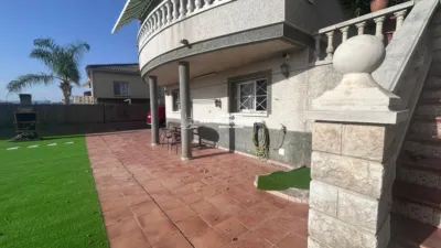 Chalet on Carrer Miquel Costa I Llobera photo 4