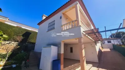 Chalet on Avinguda de Santa Maria de Montserrat photo 4