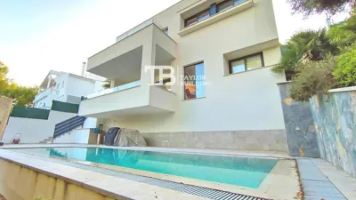Chalet on Carrer Pinar photo 2