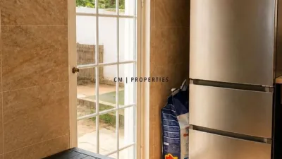 Chalet en alquiler en Urbanització Loma del Miralcampo, Chiva de 1.900 €<span>/mes</span>
