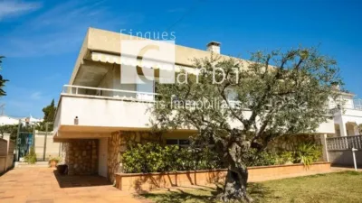 Chalet on Carrer del Migjorn photo 2
