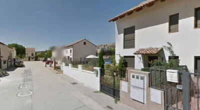 Terraced house on Calle Rivera del Henares photo 4