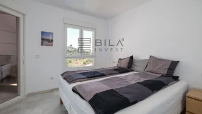 Loft for sale in Los Boliches, Fuengirola, Málaga. 90.00 m2 built area, distributed over 3 bedrooms and 2 bathrooms. Features a lift, fitted wardrobes, and a furnished kitchen, plus it is fully furnished ready to move in. The property includes air conditioning and lighting, designed for comfortable and practical use. Highlights include the communal swimming pool, green areas, and sports facilities: a padel court and a tennis court, perfect for maintaining an active lifestyle without leaving home. Security is provided by access control, ensuring peace of mind day-to-day. The layout optimises every square metre to enhance habitability and comfort. The Los Boliches area offers nearby services, shops, supermarkets, and good transport links, facilitating daily commutes and errands. The building benefits from regular maintenance and well-kept common areas, consistent with the residential environment of the zone. This property is an offering from Bila Invest, aimed at those seeking a home ready to enjoy from day one. Its location next to the beach, shops, and leisure venues makes this loft an attractive proposition for families or couples who prioritise comfort and quality of life. If you value a loft with excellent connections, full equipment, and an environment that simplifies daily life, this option deserves your visit. Contact us to arrange a viewing and experience firsthand what it’s like to live in a high-demand community with available services. In compliance with Decree 218/2005, of October 11, of the Junta de Andalucía, we inform you that the client has access to the Abbreviated Information Document/Housing Information Sheet. The offered price does not include taxes or purchase costs (ITP or VAT, AJD if applicable, notary, registration, and other inherent expenses). agency fees are already included in the sale price. photo 10