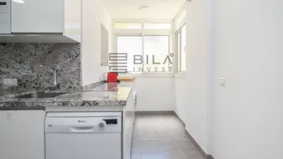 Loft for sale in Los Boliches, Fuengirola, Málaga. 90.00 m2 built area, distributed over 3 bedrooms and 2 bathrooms. Features a lift, fitted wardrobes, and a furnished kitchen, plus it is fully furnished ready to move in. The property includes air conditioning and lighting, designed for comfortable and practical use. Highlights include the communal swimming pool, green areas, and sports facilities: a padel court and a tennis court, perfect for maintaining an active lifestyle without leaving home. Security is provided by access control, ensuring peace of mind day-to-day. The layout optimises every square metre to enhance habitability and comfort. The Los Boliches area offers nearby services, shops, supermarkets, and good transport links, facilitating daily commutes and errands. The building benefits from regular maintenance and well-kept common areas, consistent with the residential environment of the zone. This property is an offering from Bila Invest, aimed at those seeking a home ready to enjoy from day one. Its location next to the beach, shops, and leisure venues makes this loft an attractive proposition for families or couples who prioritise comfort and quality of life. If you value a loft with excellent connections, full equipment, and an environment that simplifies daily life, this option deserves your visit. Contact us to arrange a viewing and experience firsthand what it’s like to live in a high-demand community with available services. In compliance with Decree 218/2005, of October 11, of the Junta de Andalucía, we inform you that the client has access to the Abbreviated Information Document/Housing Information Sheet. The offered price does not include taxes or purchase costs (ITP or VAT, AJD if applicable, notary, registration, and other inherent expenses). agency fees are already included in the sale price. photo 8