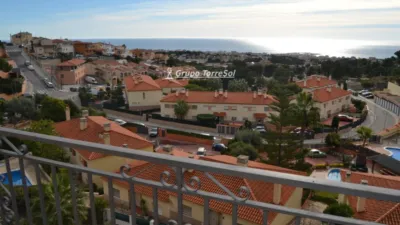 Semi-detached house in Nucli Urbà photo 2