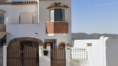 Terraced house on Avenida de Fuente de Piedra photo 4