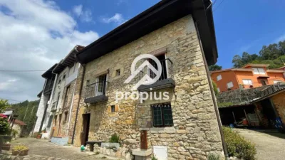 Casa adosada en venta en Calle Tresgrandas - Más