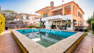 Chalet on Carrer del Cigne photo 2
