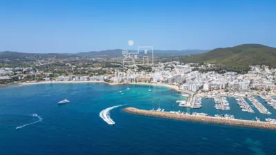 Piso en alquiler en Santa Eulalia, Santa Eulària des Riu de 2.700 €<span>/mes</span>