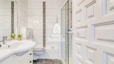 Apartment on Carrer de Milà i Fontanals, 30 photo 17