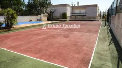 Chalet on Carrer del Migjorn photo 3