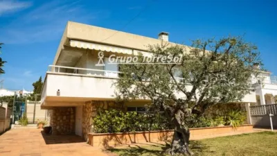 Chalet on Carrer del Migjorn photo 4