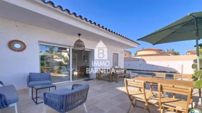 Chalet en venta en Passatge de Alberes, 37, cerca de Pasaje Montgri, Empuriabrava (Castelló d'Empúries) de 385.000 €