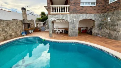 Chalet on Carrer de Rosa Sensat photo 6