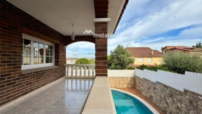 Chalet on Carrer de Rosa Sensat photo 7