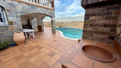 Chalet on Carrer de Rosa Sensat photo 91