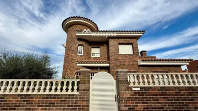 Chalet on Carrer de Rosa Sensat photo 99