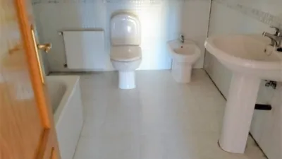 Piso en venta en Avenida de Madrid, Almazán de 66.000 €