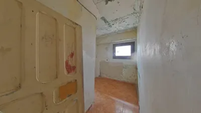 Piso en venta en Calle de San Salvador, La Catedral-Casco Antiguo (Huesca Capital) de 46.000 €