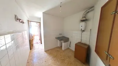 Piso en venta en Calle del Doctor Don Ramón y Cajal, cerca de Calle del Jaralillo, Almadén de 17.037 €