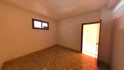 Piso en venta en Calle del Doctor Don Ramón y Cajal, cerca de Calle del Jaralillo, Almadén de 17.037 €