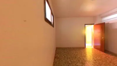 Piso en venta en Calle del Doctor Don Ramón y Cajal, cerca de Calle del Jaralillo, Almadén de 17.037 €