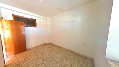 Piso en venta en Calle del Doctor Don Ramón y Cajal, cerca de Calle del Jaralillo, Almadén de 17.037 €