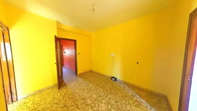 Piso en venta en Calle del Doctor Don Ramón y Cajal, cerca de Calle del Jaralillo, Almadén de 17.037 €