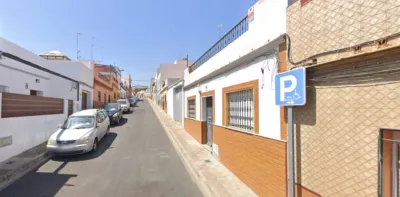 Terraced house on Calle de Martín Alonso Pinzón photo 3
