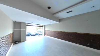 Local comercial en venta en Avenida Bella - Vista 3
