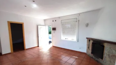 Flat on Carrer de Llançà photo 4