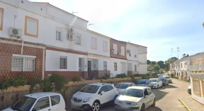 House on Montes Herrada Street photo 3