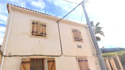 House on Manuel Álvarez Moreno Street photo 2