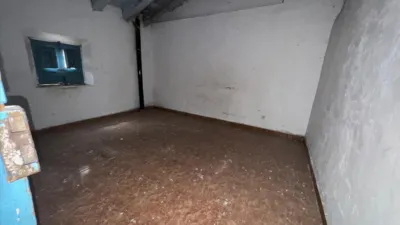 Casa adosada en venta en Calle Wifredo El Velloso, Lumpiaque de 40.000 €